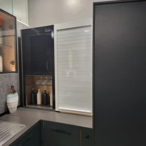 Roll Top Glass - Vertical (with Overlay Rails & Cover Profile)