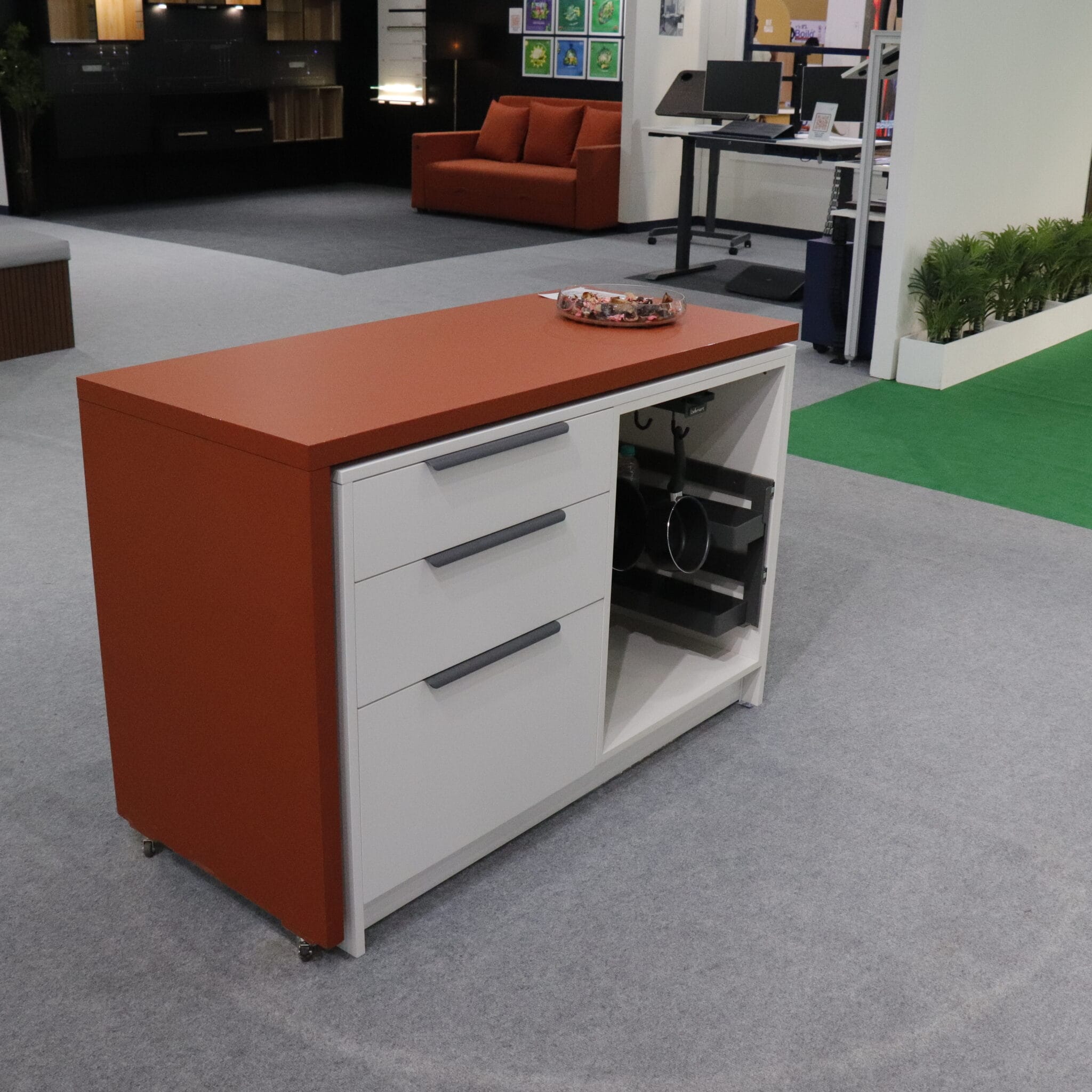 Rotation Mechanism for Desk