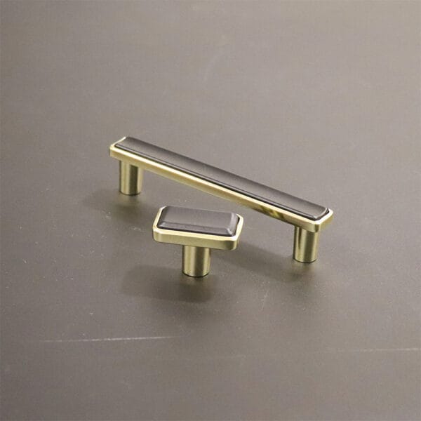 Zinc Handle & Knob - V